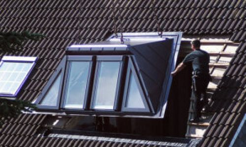 Aufkeilfenster am Dach